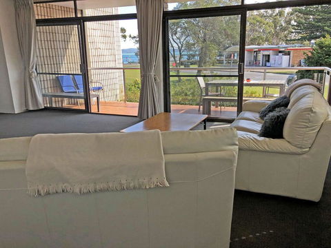 2 'Villa Ellisa', 8-10 Columbia Cl - Beautiful Water Views & Directly Across To Little Beach - Accommodation Port Macquarie 2