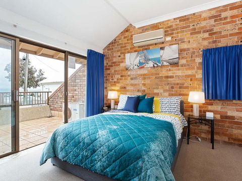 2 'Yachtsman Rest', 37 Victoria Parade - Foxtel, Aircon, Waterviews - Accommodation Port Macquarie 1