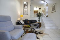 2 Bedroom close to CBD