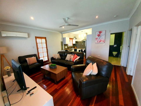 2 Bedroom Cottage - Accommodation Port Macquarie 1