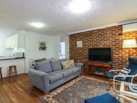 2 Bedroom St Lucia Apartment Close To UQ And CityCat - Accommodation Port Macquarie 0
