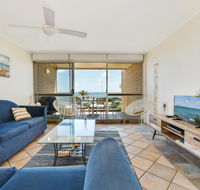2 Bedroom Top Floor Unit - Ocean Views and Pool - Accommodation Port Macquarie