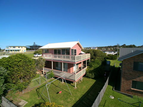 2 Jocelyn Street. Dalmeny - Accommodation Port Macquarie 1