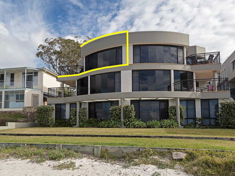 2/137 Soldiers Point Road - Luxury Unit On The Waterfront With Aircon And Free Unlimited Wi Fi - Accommodation Port Macquarie 1