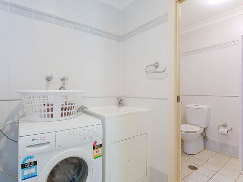 2/141A Soldiers Point Road - Large Waterfront Duplex Across From The Bowling Club - Accommodation Port Macquarie 3