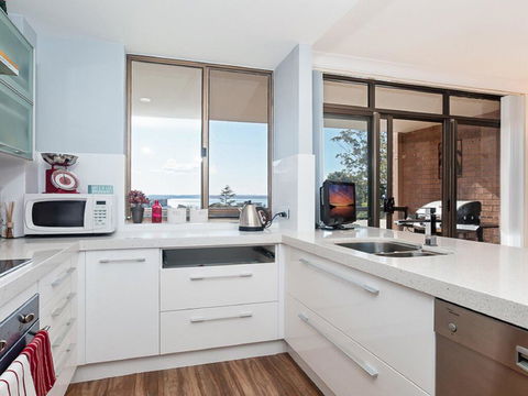 23 'The Commodore' 9-11 Donald Street - Delightful Unit With Gorgeous Water Views - Accommodation Port Macquarie 2