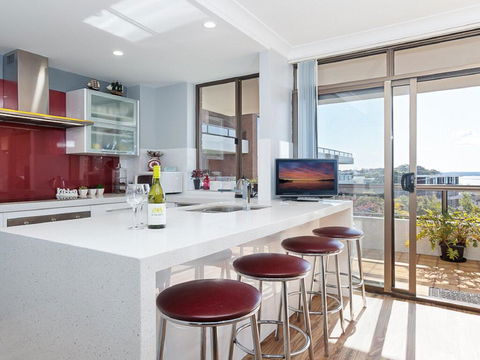 23 'The Commodore' 9-11 Donald Street - Delightful Unit With Gorgeous Water Views - Accommodation Port Macquarie 3