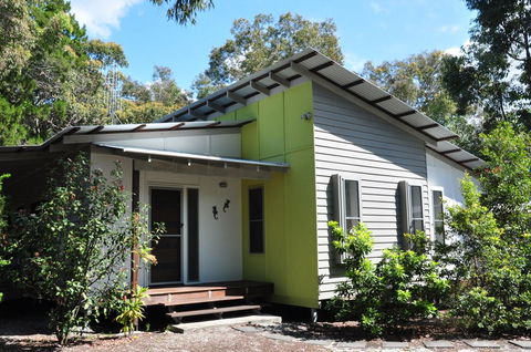 24 Esprit Drive - Beach Home With Open Plan Living And Walking Distance To Beach - Accommodation Port Macquarie 0