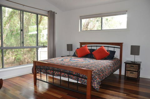 24 Esprit Drive - Beach Home With Open Plan Living And Walking Distance To Beach - Accommodation Port Macquarie 3