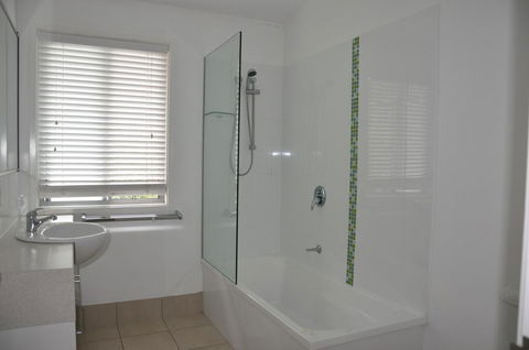 24 Esprit Drive - Beach Home With Open Plan Living And Walking Distance To Beach - Accommodation Port Macquarie 1