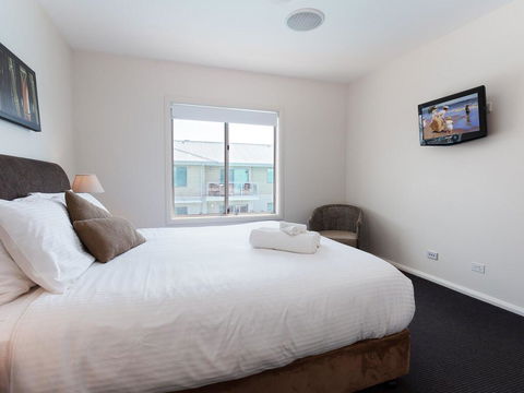 245 'Pacific Blue', 265 Sandy Point Rd - Air Conditioned Unit With Resort Facilities And Linen Supplied - Accommodation Port Macquarie 2