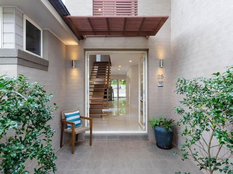 25 Christmas Bush Avenue - Aircon, Pet Friendly, Small Boat Parking & WIFI - Accommodation Port Macquarie 0