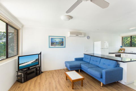 26 Wallis View - Opposite The Lake - 3 Bedroom Apartment - Sleeps 8 - Accommodation Port Macquarie 2