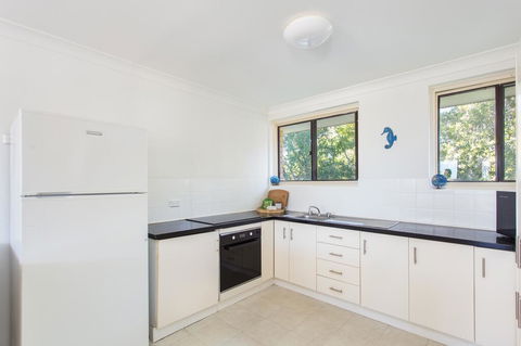 26 Wallis View - Opposite The Lake - 3 Bedroom Apartment - Sleeps 8 - Accommodation Port Macquarie 3