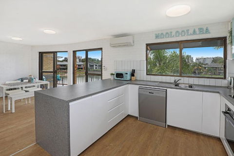 CANAL7-ON THE MOOLOOLABA CANAL! - Accommodation Port Macquarie 1