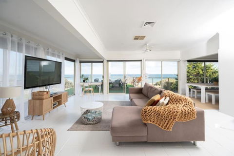 ChelseaVue - Designer Beachside Townhouse Retreat - Accommodation Port Macquarie 0