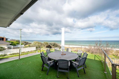 ChelseaVue - Designer Beachside Townhouse Retreat - Accommodation Port Macquarie 1
