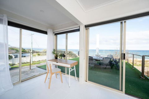 ChelseaVue - Designer Beachside Townhouse Retreat - Accommodation Port Macquarie 3