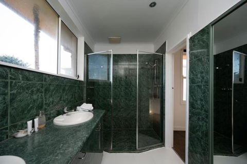 ChelseaVue - Designer Beachside Townhouse Retreat - Accommodation Port Macquarie 4