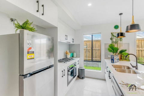 Cozy&Luminous 4-bedroom House - Accommodation Port Macquarie 1