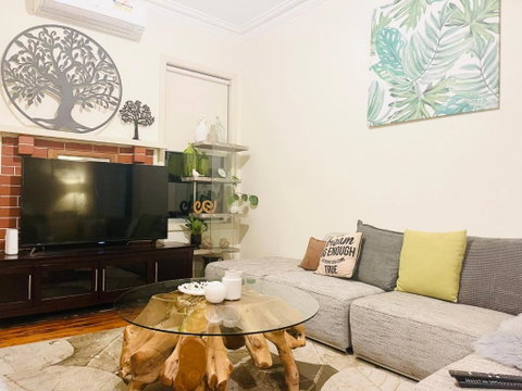 D108 Fantastic Sun Crescent Gathering - Accommodation Port Macquarie 4