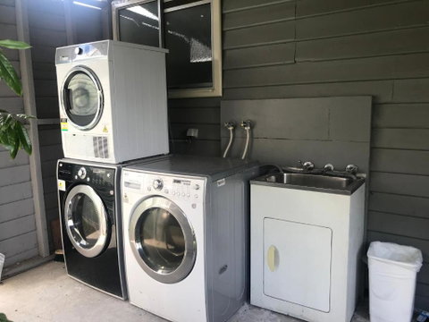 D108 Fantastic Sun Crescent Gathering - Accommodation Port Macquarie 1