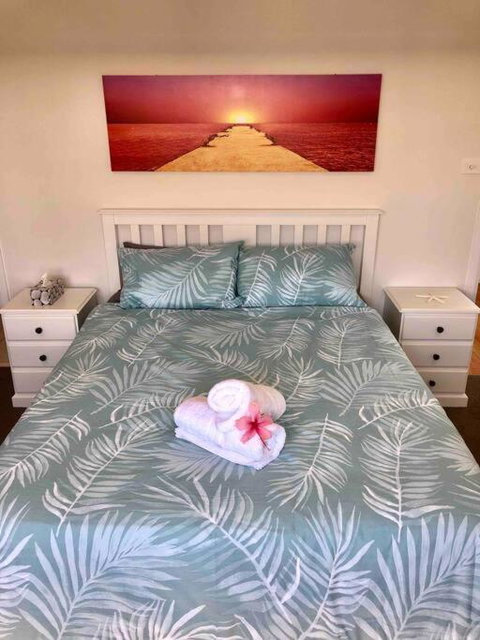 DELUXE Escape! Central, NEW & Spacious 3 Bed - Accommodation Port Macquarie 1