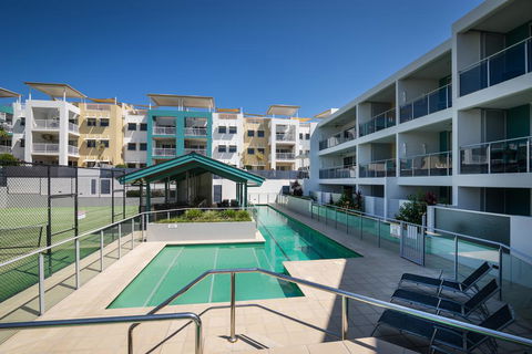 2BR Coolum Beach Escape , Courtyard, Pool, Spa, Tennis - Accommodation Port Macquarie 3