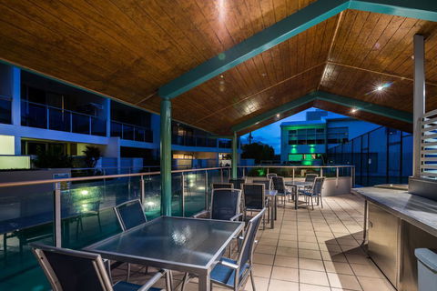 2BR Coolum Beach Escape , Courtyard, Pool, Spa, Tennis - Accommodation Port Macquarie 1