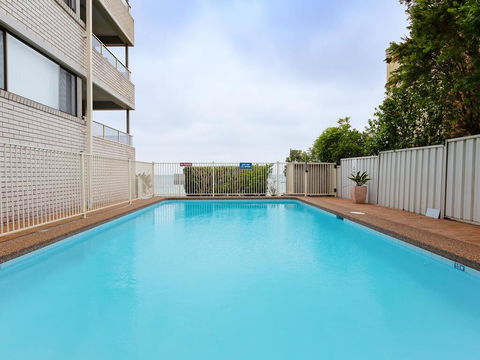 3 'Bangalee' 41 Soldiers Point Rd - Fantastic Waterfront Unit With Pool, WIFI & Chromecast - Accommodation Port Macquarie 1