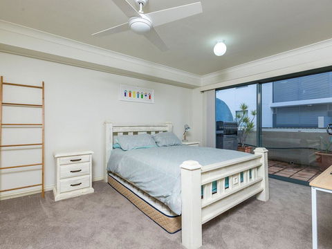 3 'Peninsula Waters', 2-4 Soldiers Point Rd - Beautiful Air Conditioned Unit With Pool, Lift & WIFI - Accommodation Port Macquarie 0