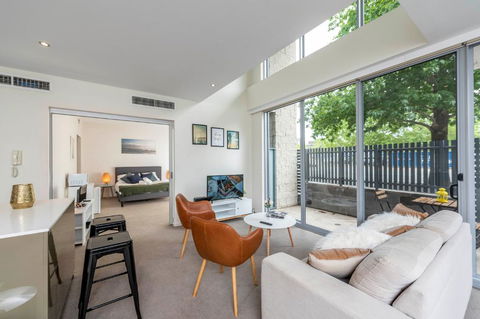 3 BDR Stylish City Retreat // Close To All And Everything In Canberra - Accommodation Port Macquarie 2