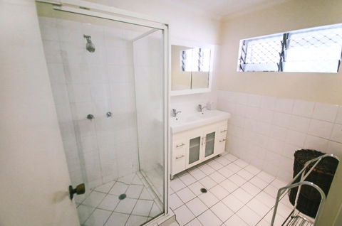 3 Bedroom Apartment // Spence St - Accommodation Port Macquarie 2