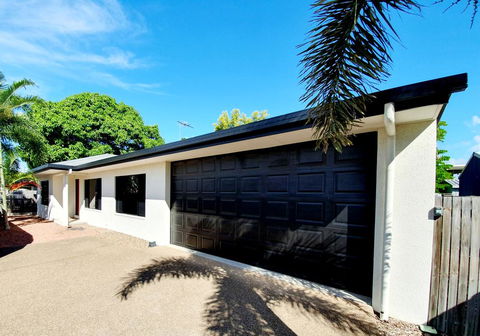 3 Bedroom Central Home - Accommodation Port Macquarie 0