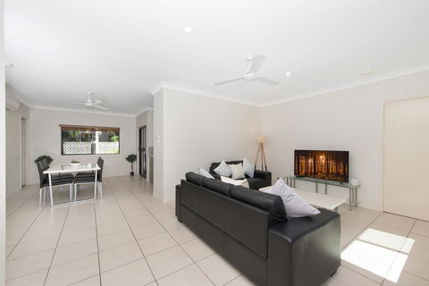 3 Bedroom Central Home - Accommodation Port Macquarie 2