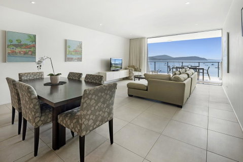 3 Bedroom Ultimate Luxury Waterfront - Accommodation Port Macquarie 3