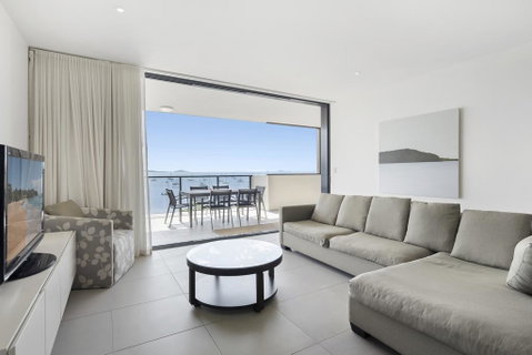 3 Bedroom Ultimate Luxury Waterfront - Accommodation Port Macquarie 1