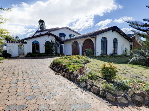 31 Rest Point Absolute Waterfront With Jetty - Accommodation Port Macquarie 0