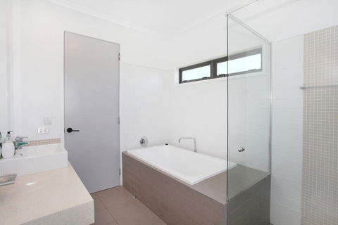 34 Boardrider Crescent, Mount Coolum - Accommodation Port Macquarie 2