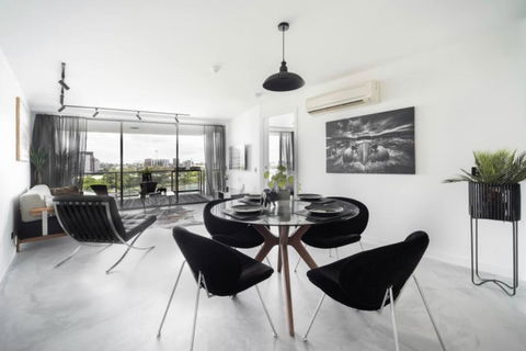 3br Stylish Apt CBD River & City Views Spa,Sauna,Pool,Netflix - Accommodation Port Macquarie 2