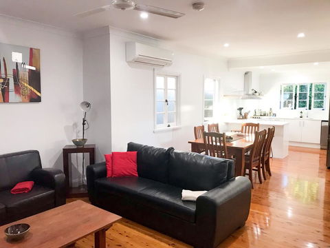 4 Bedroom House - Walk To Southbank - Accommodation Port Macquarie 3