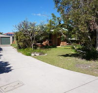 4 Boronia Place - Rainbow Beach Perfect convenient location Fenced yard - Accommodation Port Macquarie