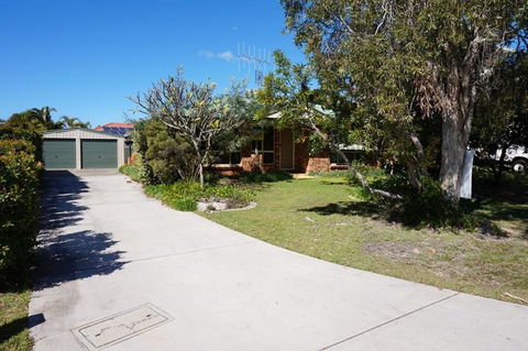 4 Boronia Place - Rainbow Beach, Perfect, Convenient Location, Fenced Yard - Accommodation Port Macquarie 0