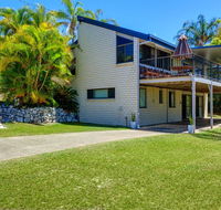 40 Rumbalara Avenue - Rainbow Beach Entertain on the spacious verandah overlooking beautiful Rainbow Beach - Accommodation Port Macquarie