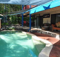 43 Double Island Drive - Two level holiday home with swimming pool. Located close to beach and CBD - Accommodation Port Macquarie