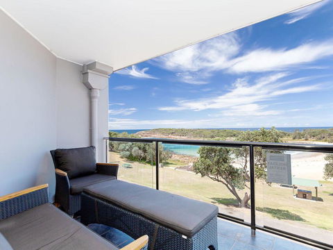5 'The Outlook', 4 Ocean Parade - Overlooking Boat Harbour Beach And Ducted Air Conditioning - Accommodation Port Macquarie 0