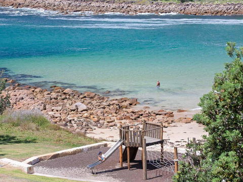 5 'The Outlook', 4 Ocean Parade - Overlooking Boat Harbour Beach And Ducted Air Conditioning - Accommodation Port Macquarie 3