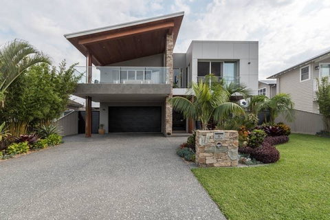 5 Liamina Avenue Apartment - Accommodation Port Macquarie 0