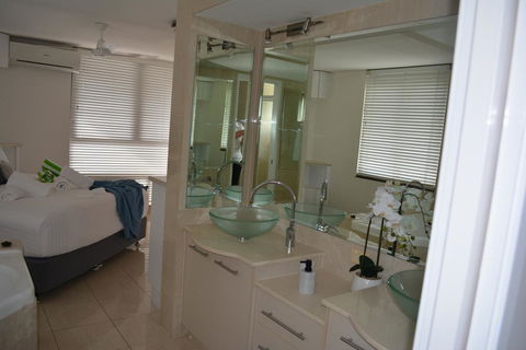 5,  Apartment On The Esplanade - Accommodation Port Macquarie 3