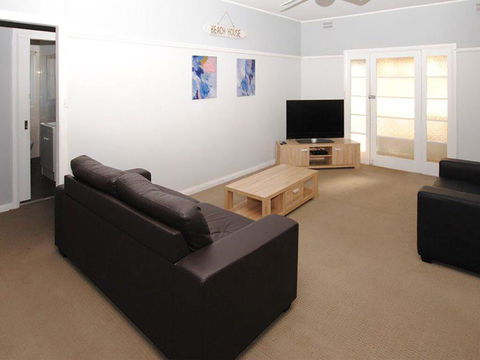 59 Wharf Street Opposite Bowling Club - Accommodation Port Macquarie 2